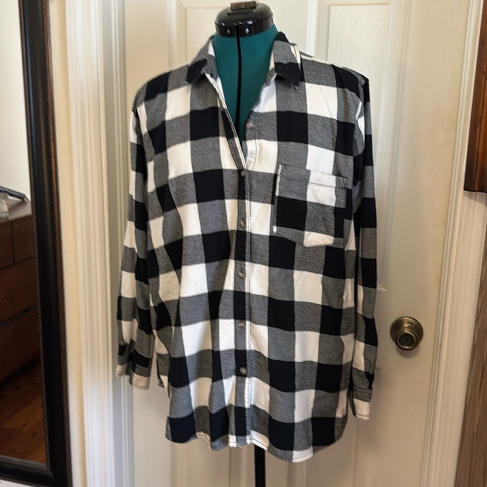 Universal Thread, Long Sleeve Button Down Flannel… - image 1